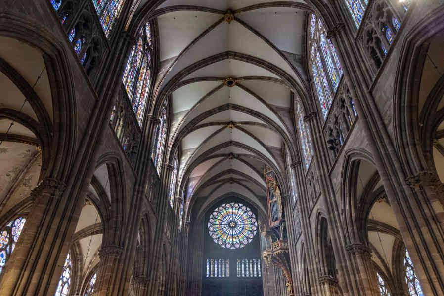 Francia - Alsacia 020 - Estrasburgo - catedral de Notre Dame.jpg